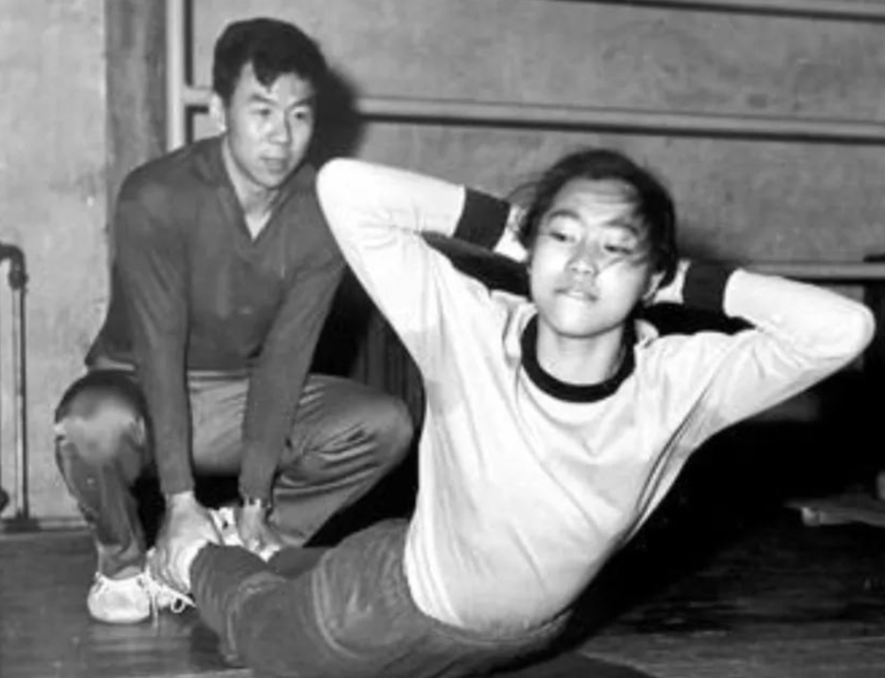 羽毛球队击败老对手中国女排，晋级之路一路高歌的简单介绍