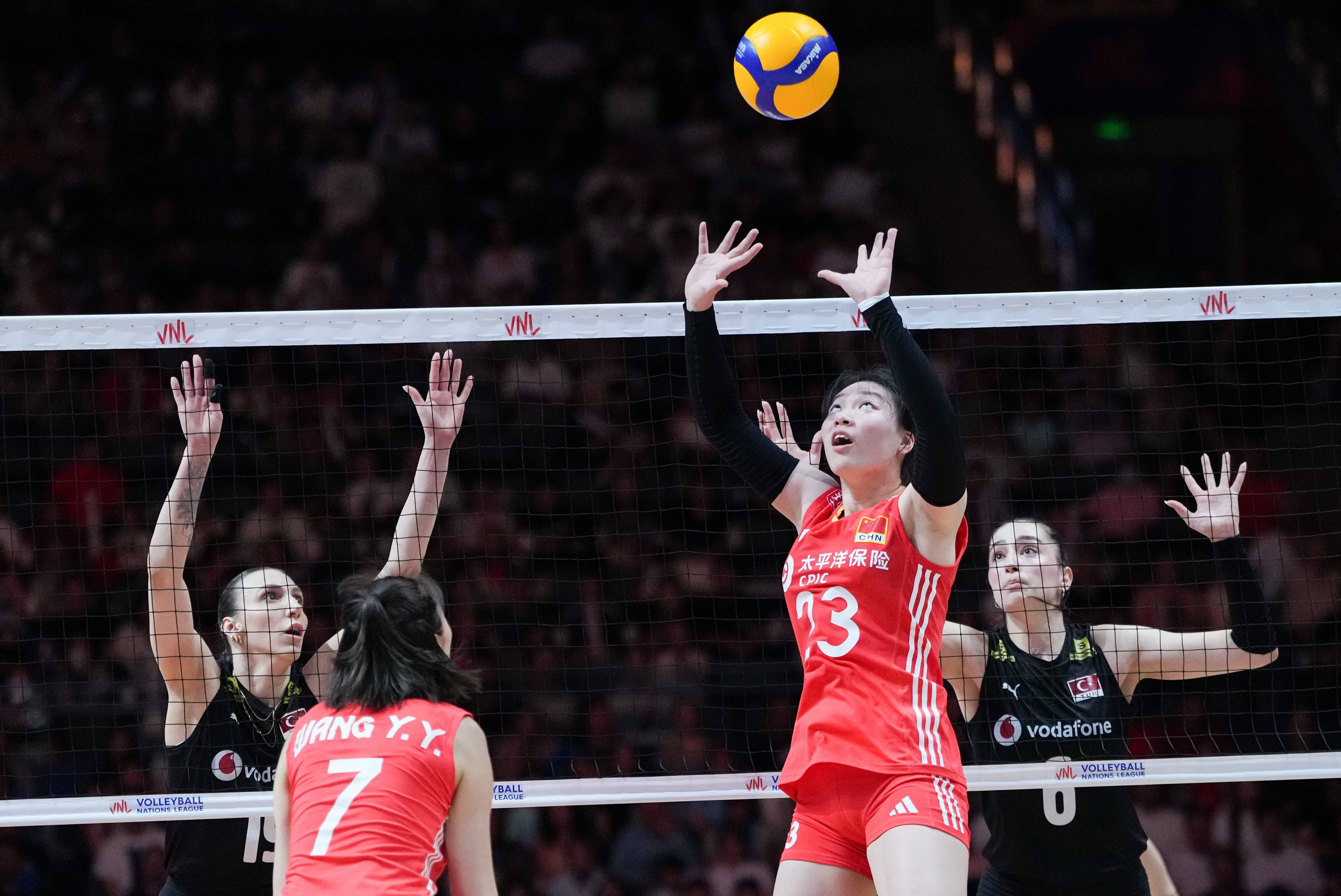 羽毛球队击败老对手中国女排，晋级之路一路高歌的简单介绍