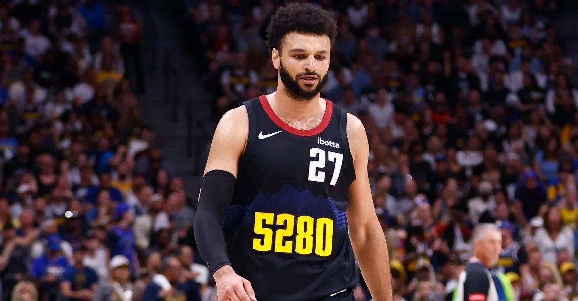 穆雷重要时刻战术调整，雄鹿带队取胜！热度持续攀升的简单介绍-爱游戏体育