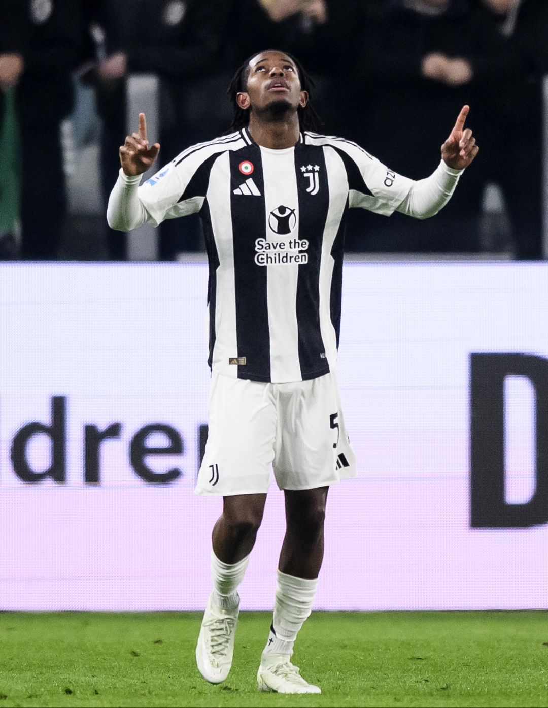  利物浦胜继续领跑 